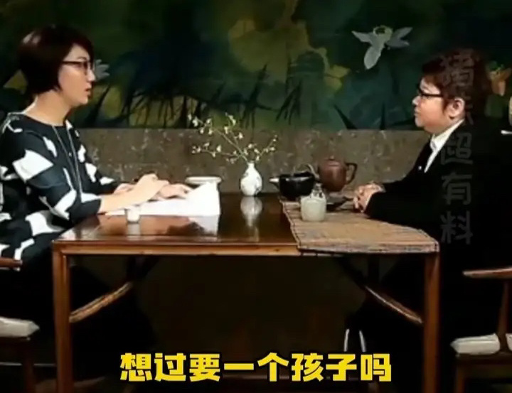#韩红想要郝蕾的孩子#考古韩红真是被她笑到了！她回忆说，在39岁那年，她曾真切地