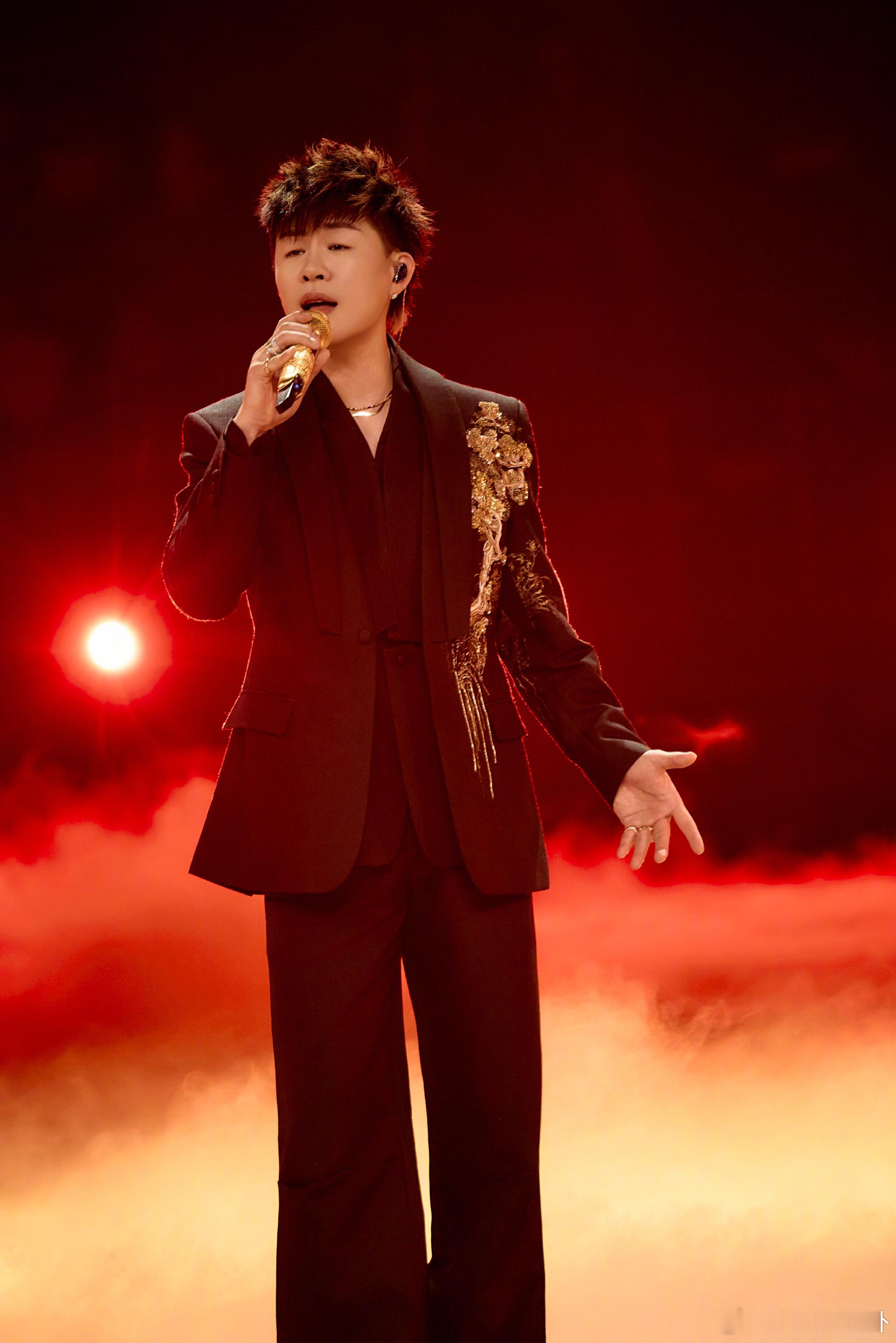 胡彦斌真没空管易梦玲歌手2026靠歌手舞台再度出圈，巡演门票一票难求，所有精力都