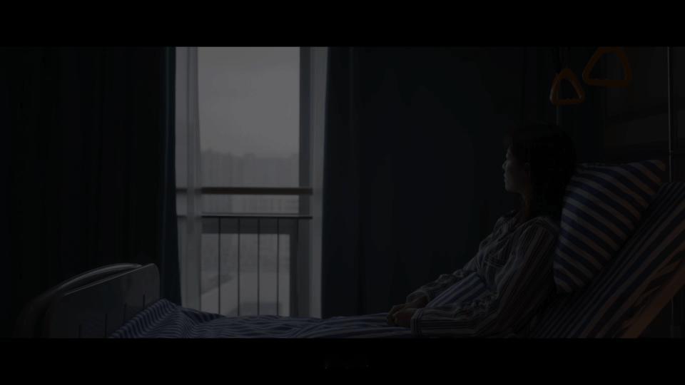#钟楚曦的腿去哪了# 根本无法想象此刻她的心里面会有多么的难受，根本没有办法能够