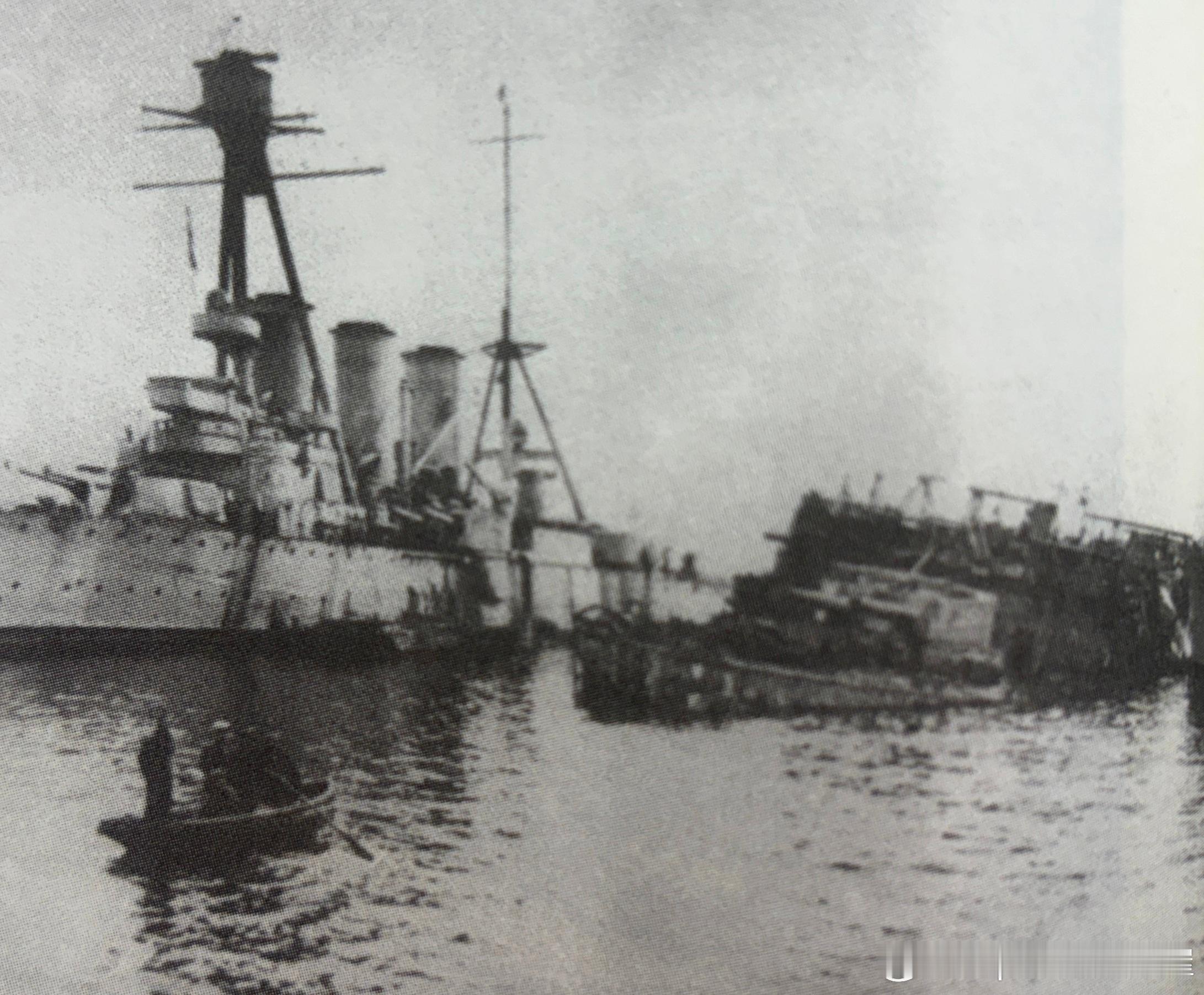 50年代在萨拉米斯港的 Georgios Averof“乔治-阿韦罗夫”号巡洋舰