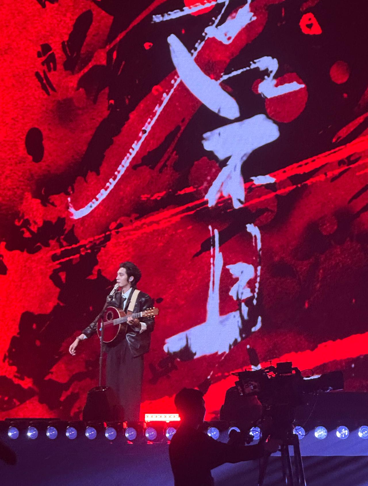 于适yosh  于适哥！看完演唱会后劲真的太大了，你的舞台表现力直接封神，新的一