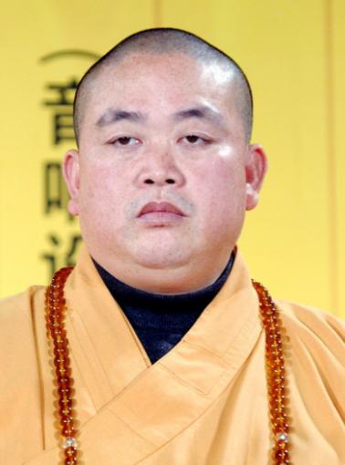 少林寺的速度也太快了！


那块刻着释永信名字的碑，
昨天还在寺院里立着。
今天