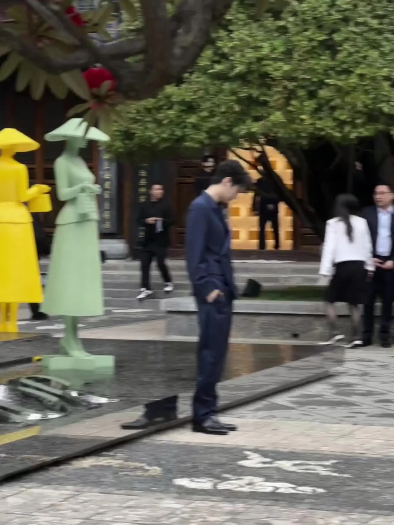 迷一般的男人终于出现了