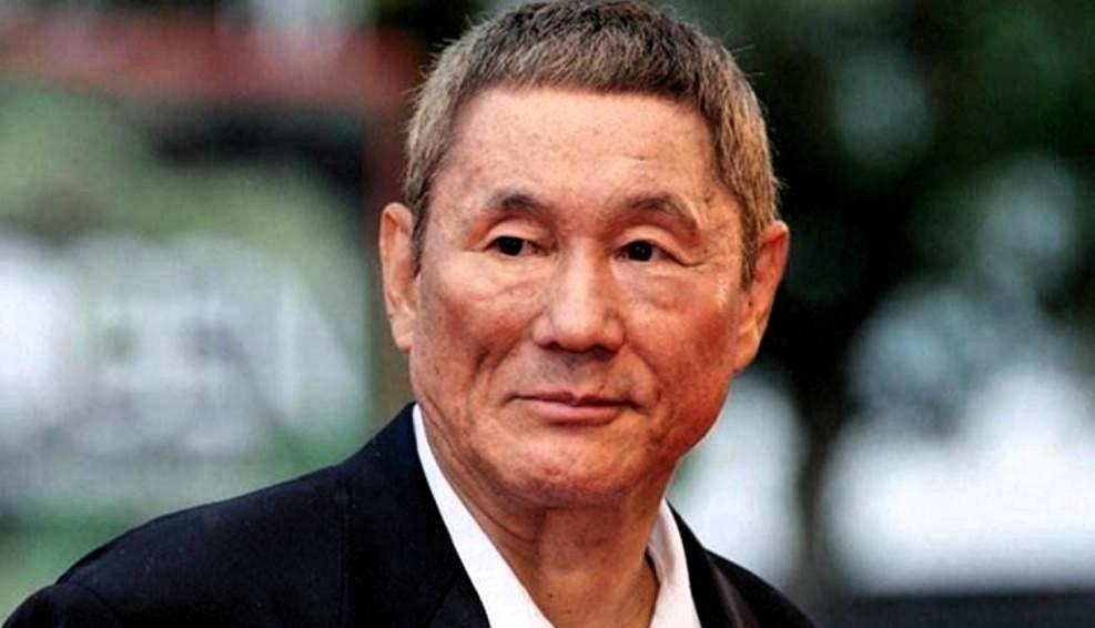 早年，日本导演北野武桀骜不驯，和母亲斗了一辈子。他曾问妈妈:“你为什么40岁还要