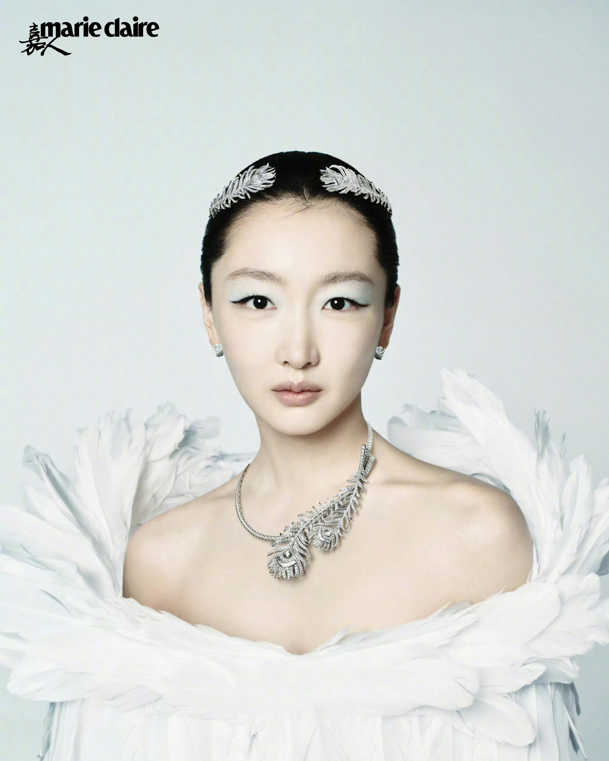 周冬雨登上嘉人7月号封面周冬雨佩戴Boucheron 珠宝登上marie cla