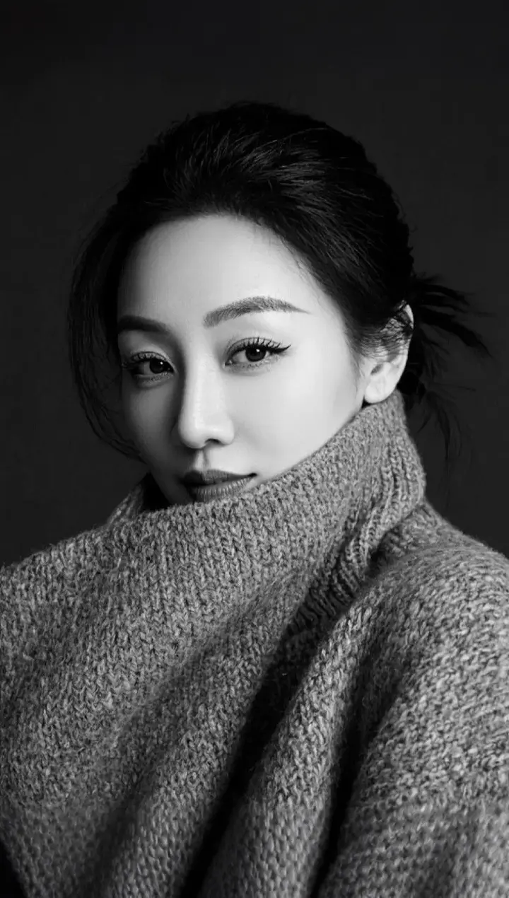 AI扩图 毛衫黑白照 ai创作 伙伴计划广告分成