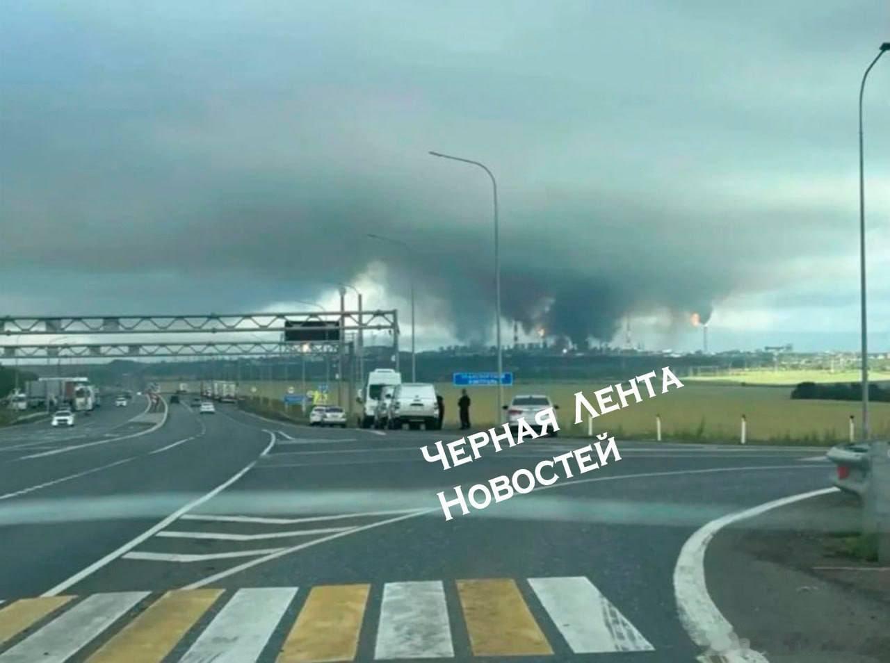 位於俄羅斯Orenburg Oblast的 Orenburg 天然氣加工廠在夜間