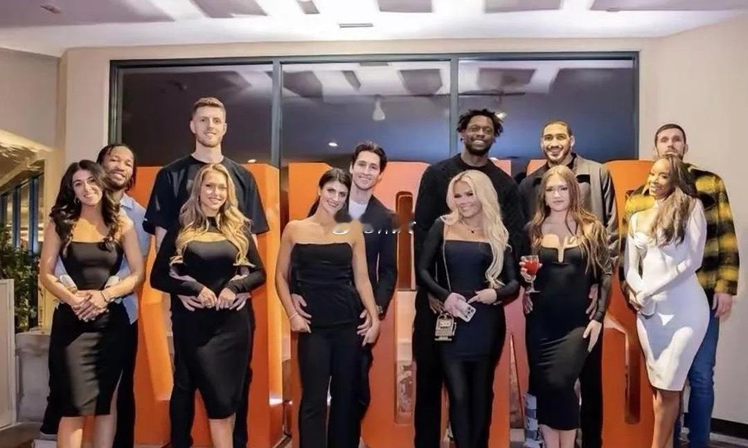 NBA球员不管是白人还是黑人 他们的老婆和女朋友都是顶格美女 不服真不行￼￼￼ 