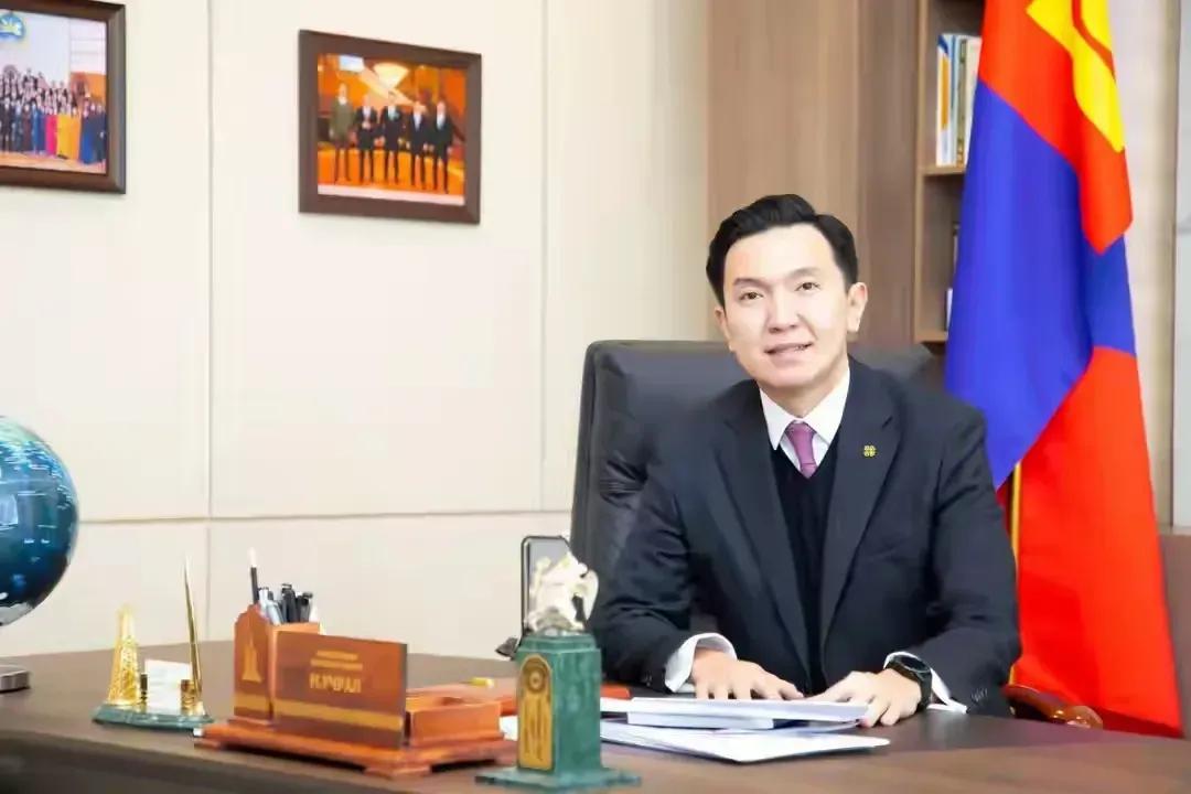 前脚蒙古国总理乌其日勒感谢中方紧急敲定8月临时向蒙古国供应6000吨92号汽油。