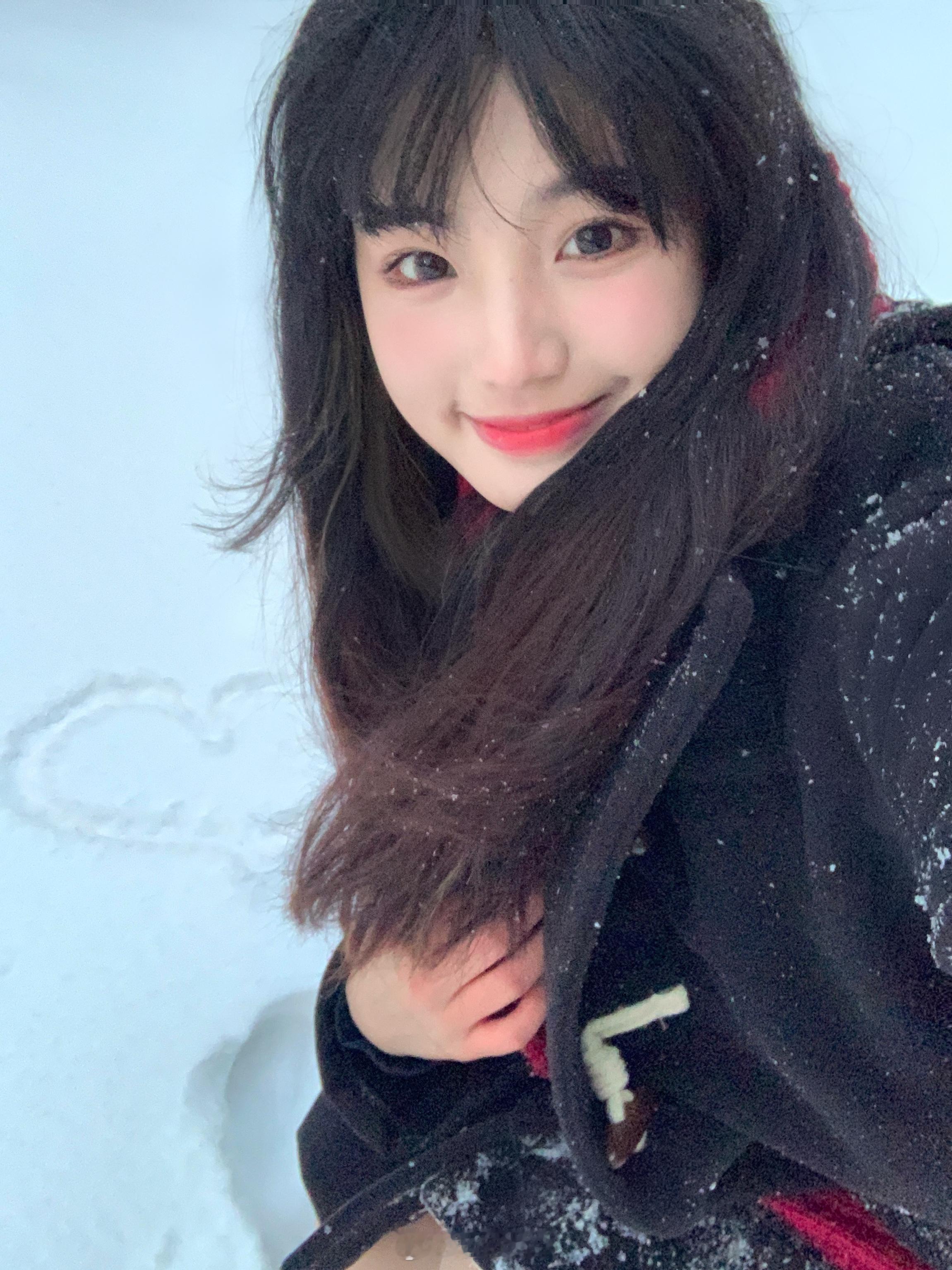 雪花在树枝上结晶的时候 记得来找我❄️ ​​​