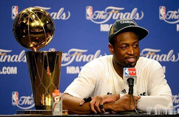 韦德nba 韦德：季后赛有赢球公式，靠球星赢2场+角色球员爆发赢1场+教练。近日