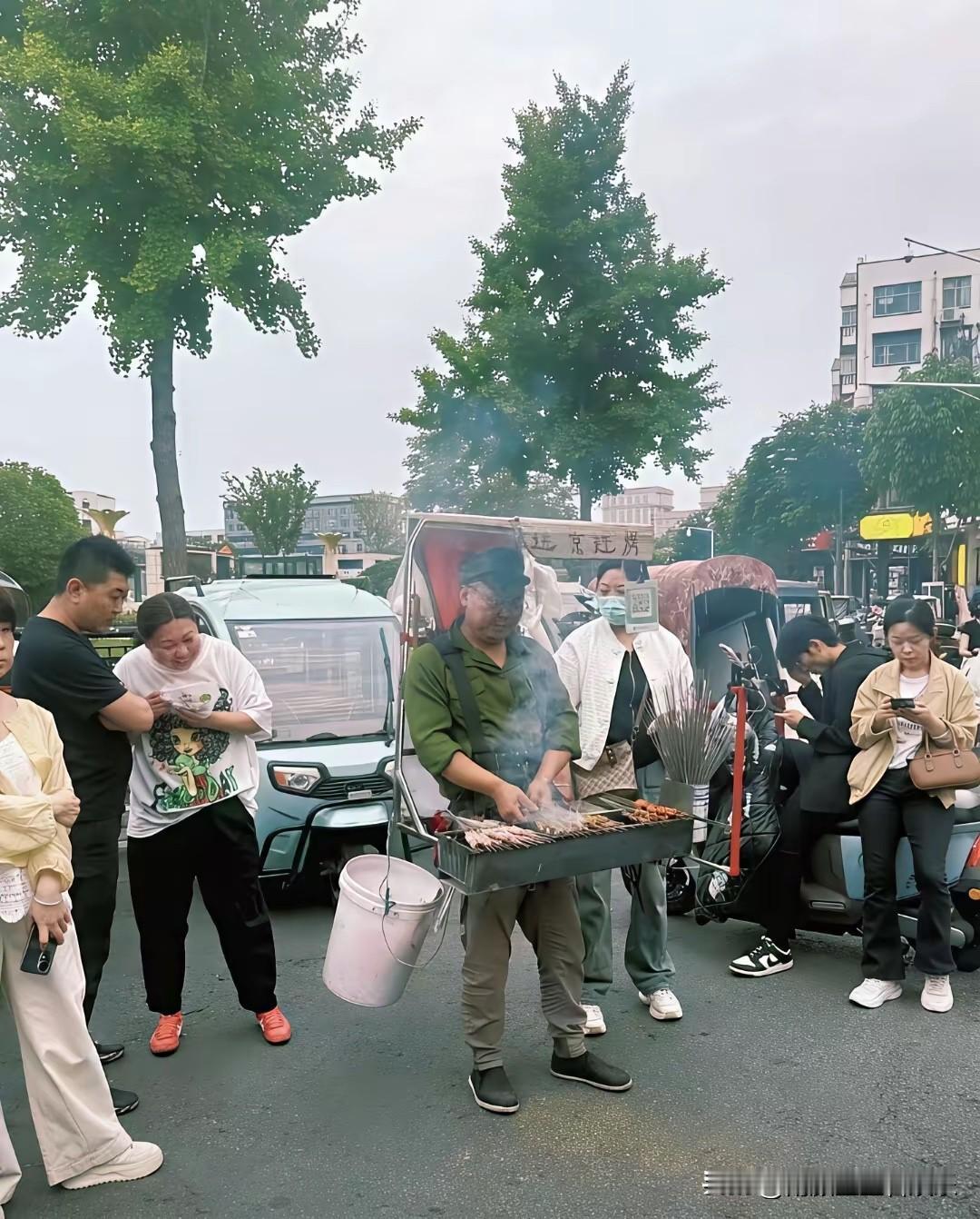 街头上的一幕，不得不说，惊呆了啊！