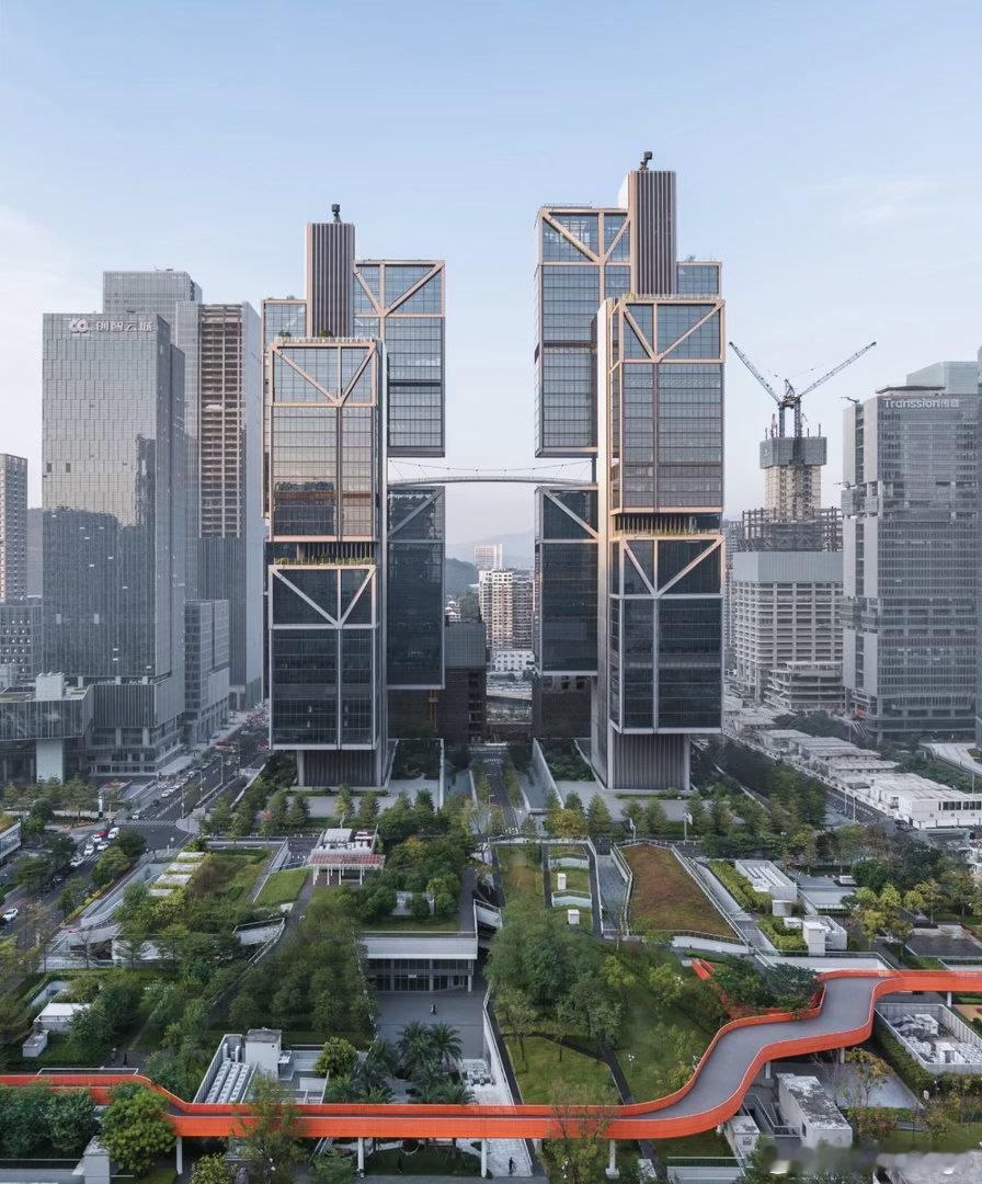 MotorGogo总部就在大疆天空之城的不远处，每天都能远望到天空之城两个主体建