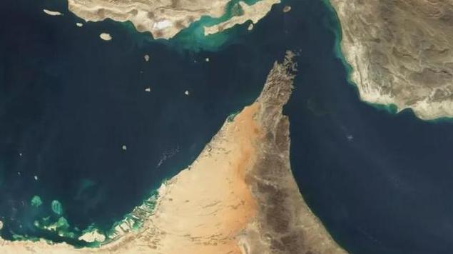 美国认怂延长停火，伊朗的海峡收费站开张
 
美国嘴上强硬，身体却很诚实：停火一延