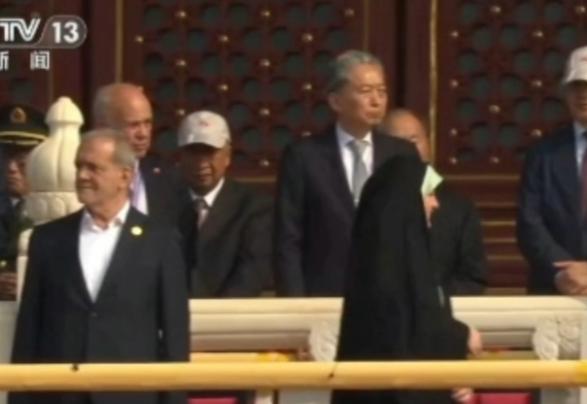 日本前首相鸠山由纪夫出席中国九三阅兵在日本遭批评。

连他的儿子都曾在他出席前发