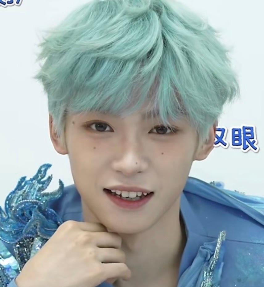 小痣…小痣…可爱🥺🥺 
