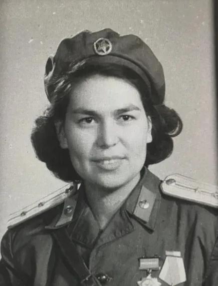 [微风]1965年，55岁的刘亚楼因为操劳工作，英年早逝。离世前，他叮嘱小自己1