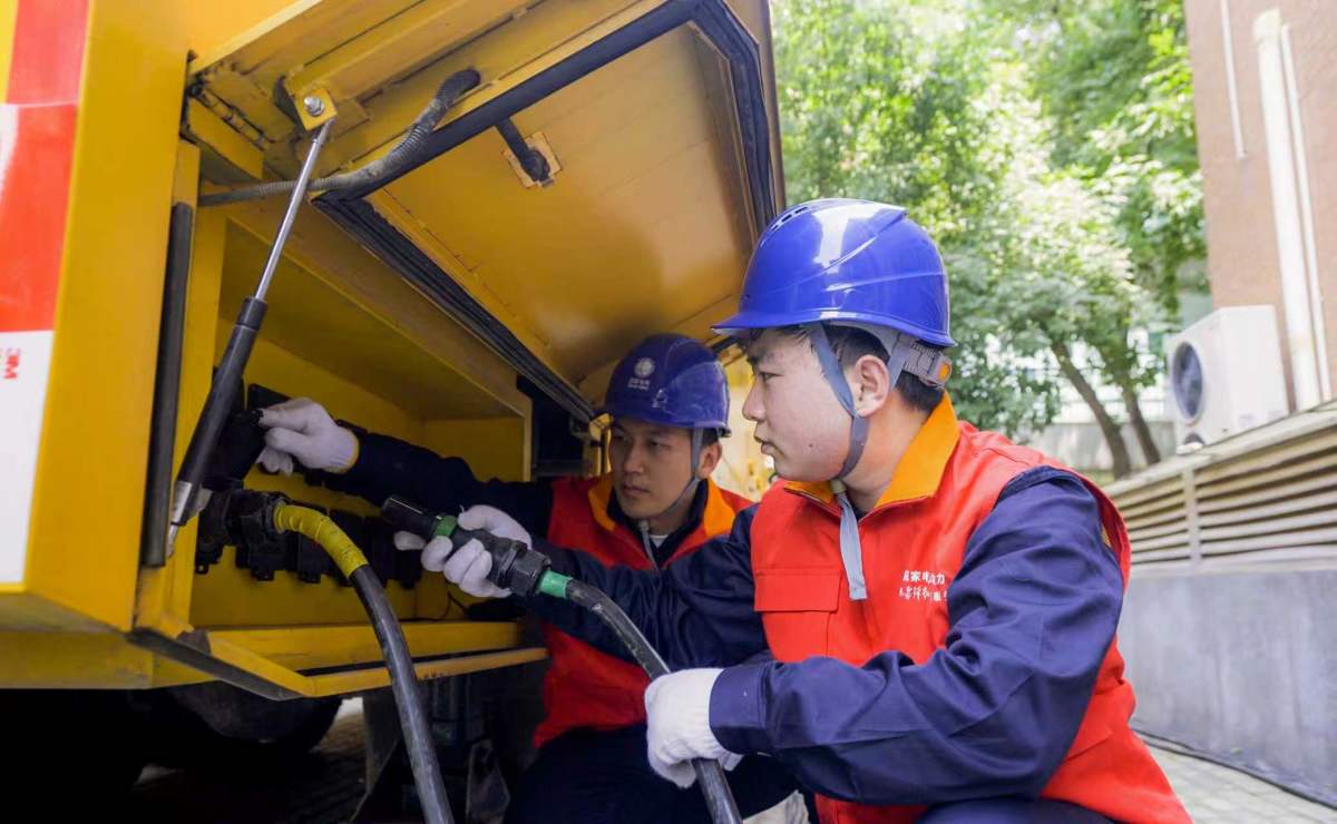 无人机巡+人巡+集中监控！国网郑州供电公司出动5400人保障今年郑州高考“用电安全”