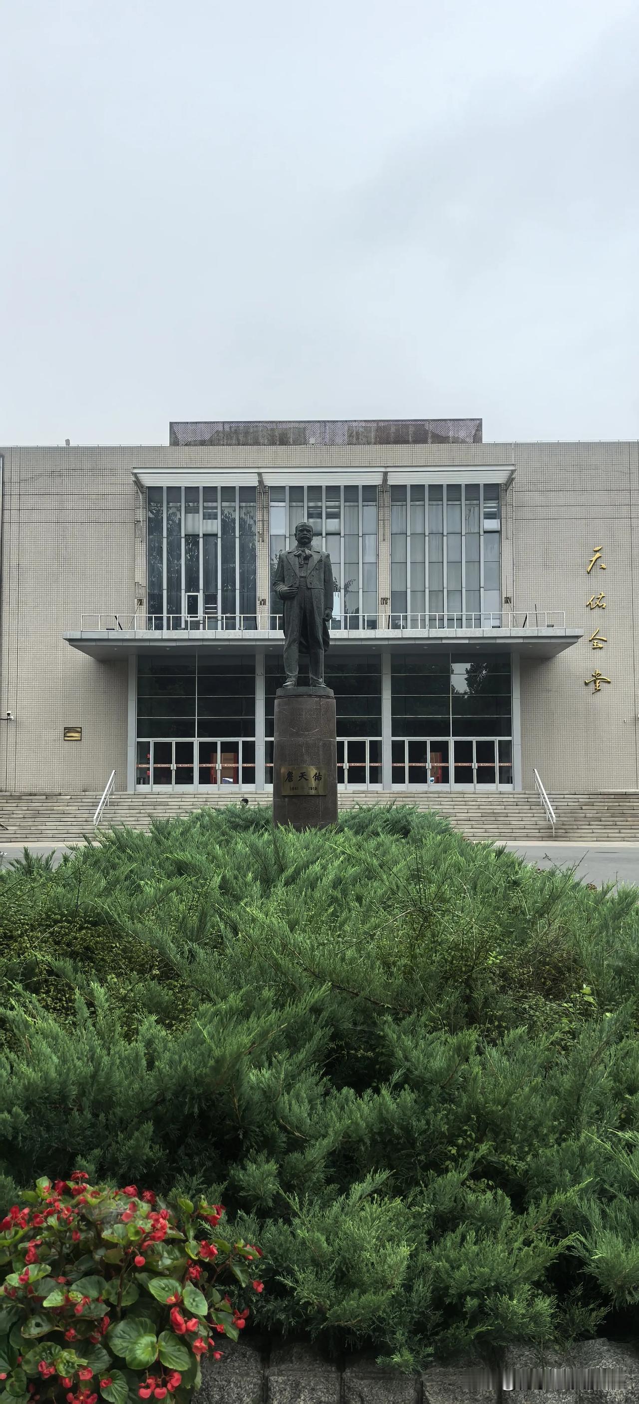 凯撒大帝有句名言:如果你想完成一件事，那就亲自去做；如果不想完成，那就派人去做。