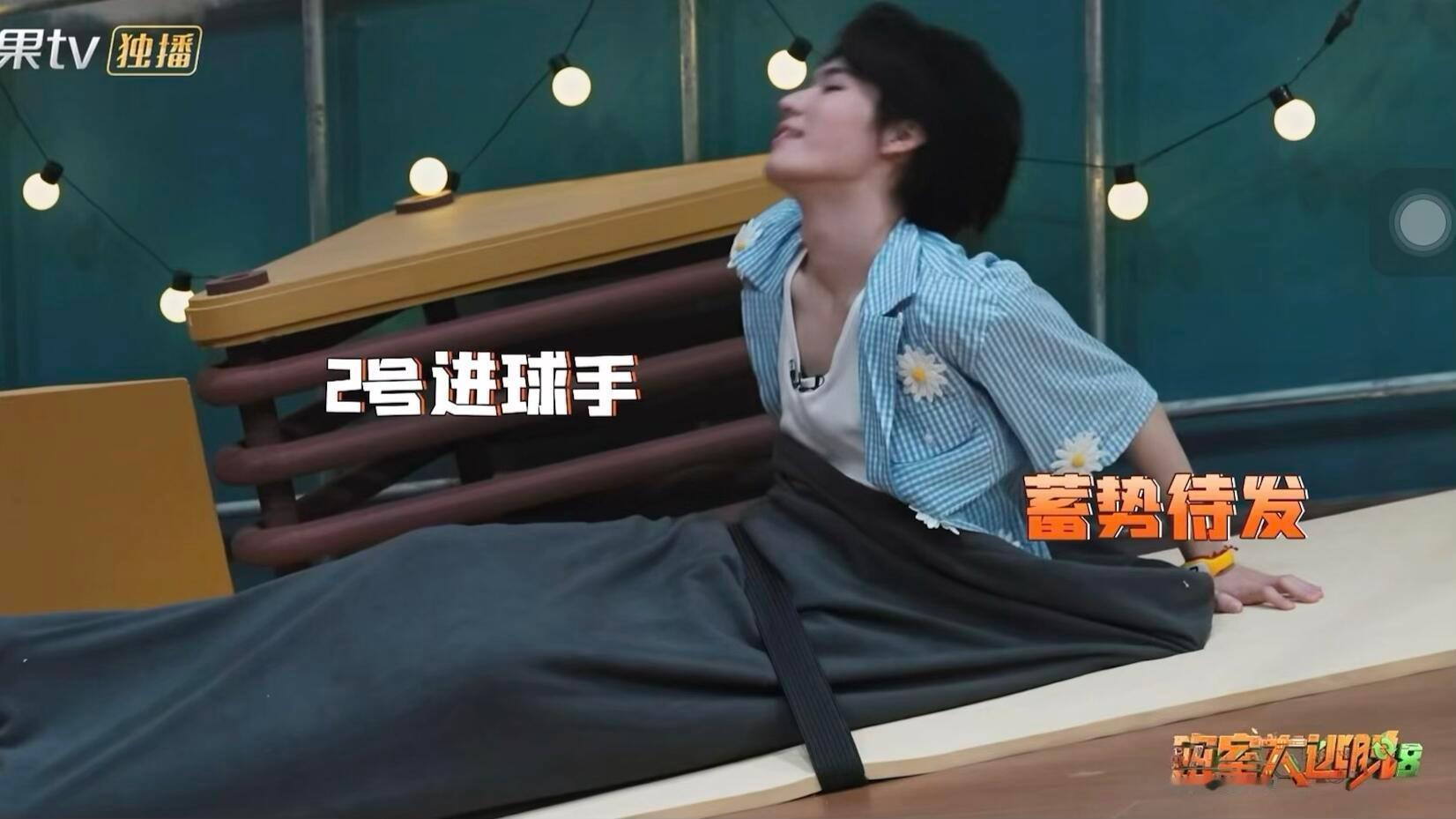 张真源在密逃跳十种舞蹈 张真源听到“小恒会跳十种舞蹈”时的表情还在我脑子里，下一