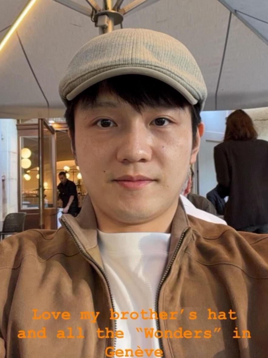 快去看樊振东的最新动态，自拍哇哇，东哥你是懂我们的，一看这手法就是自拍！
就这样