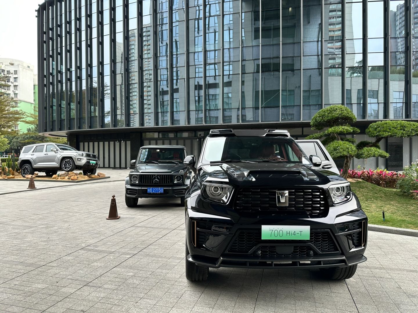 以前做二手车，帮我一个大哥，350多万买了一台g500 4*4平方，开起来的感觉...