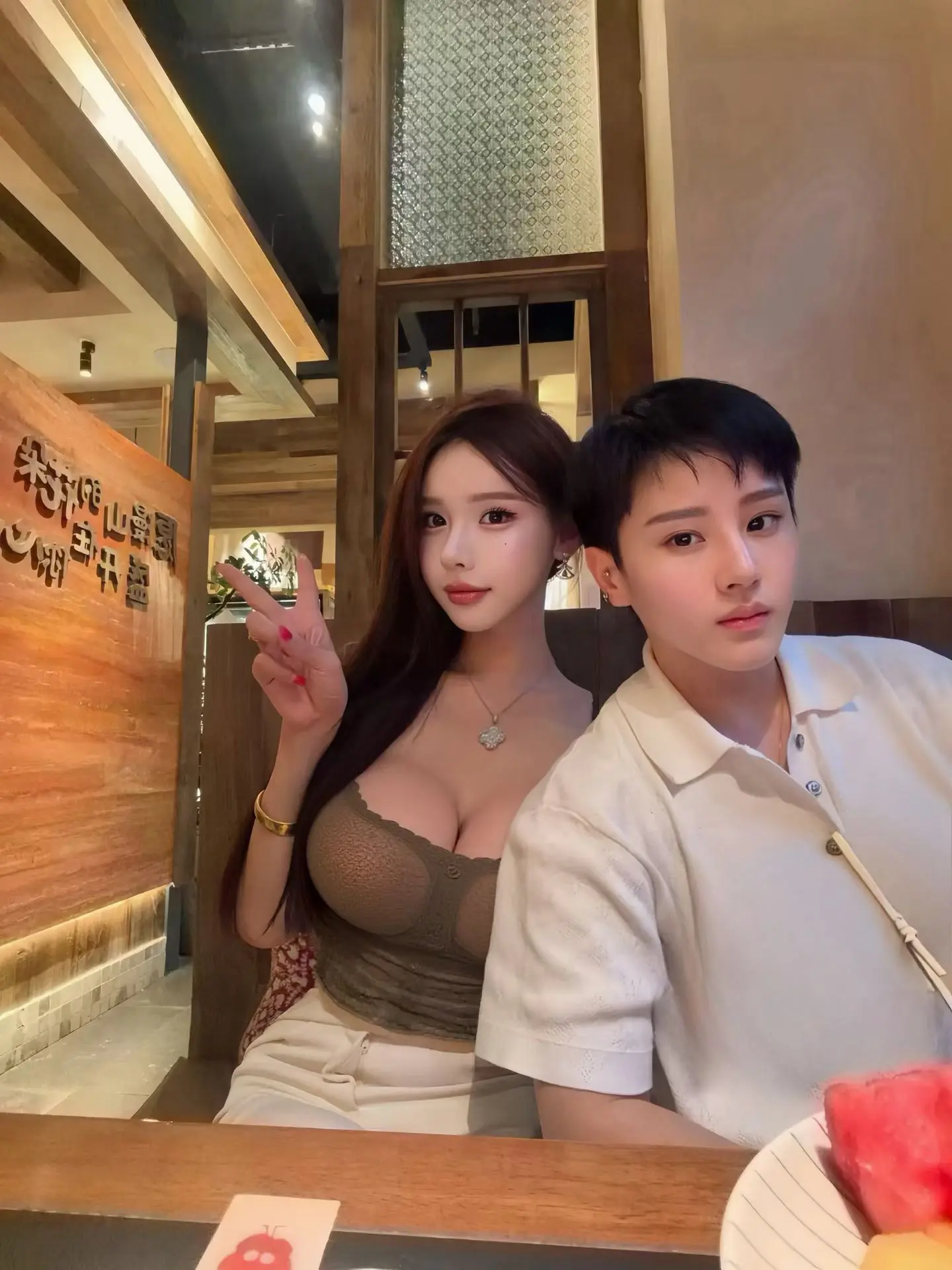 有一个很帅的女闺蜜。