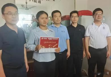 “我家就剩我一个人了！ ”湖北荆门，18岁女生高考后，唯一的亲人离开了她，谁料，