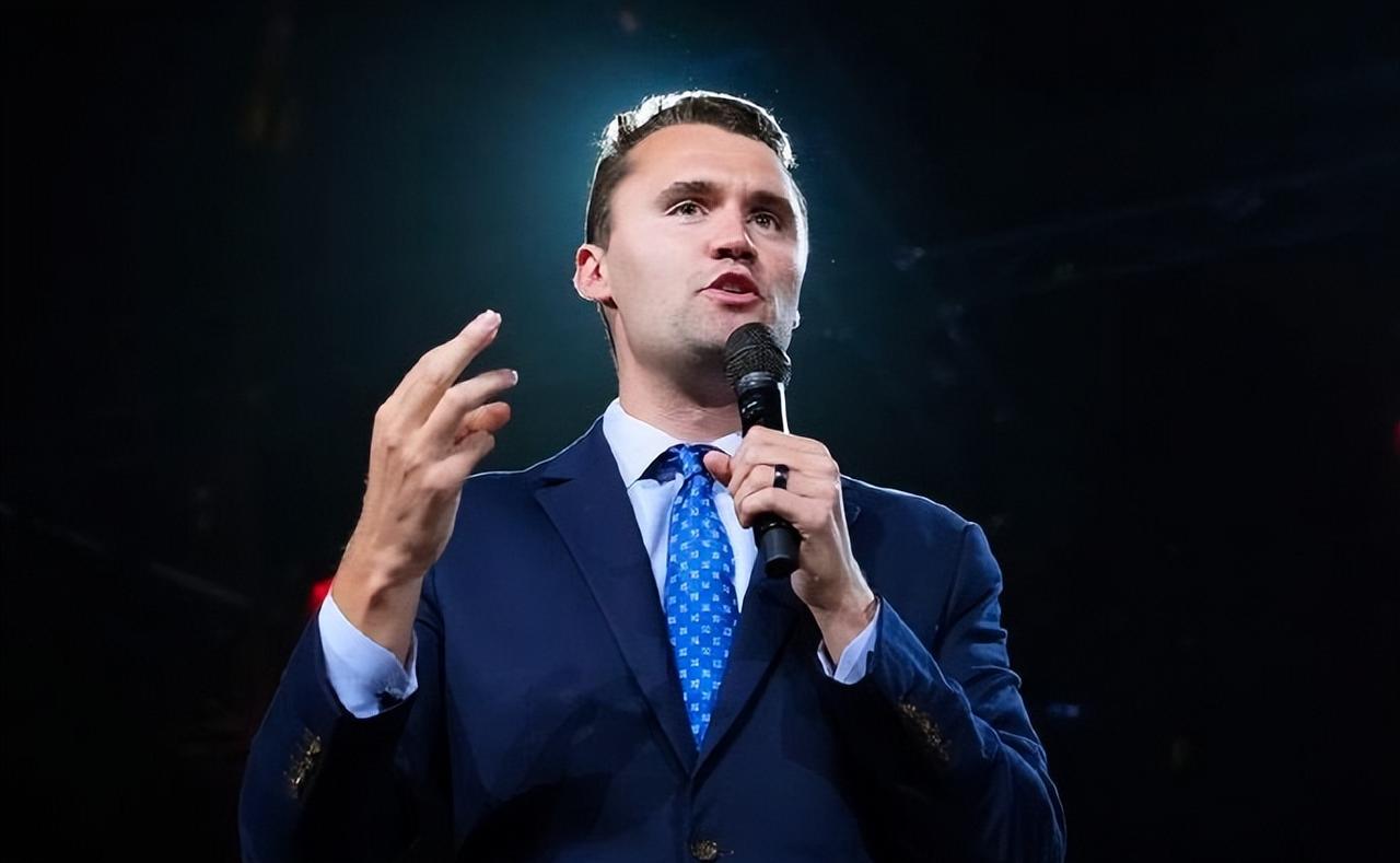据媒体报道，五角大楼官员正考虑以查理·柯克（Charlie Kirk）的名义发起