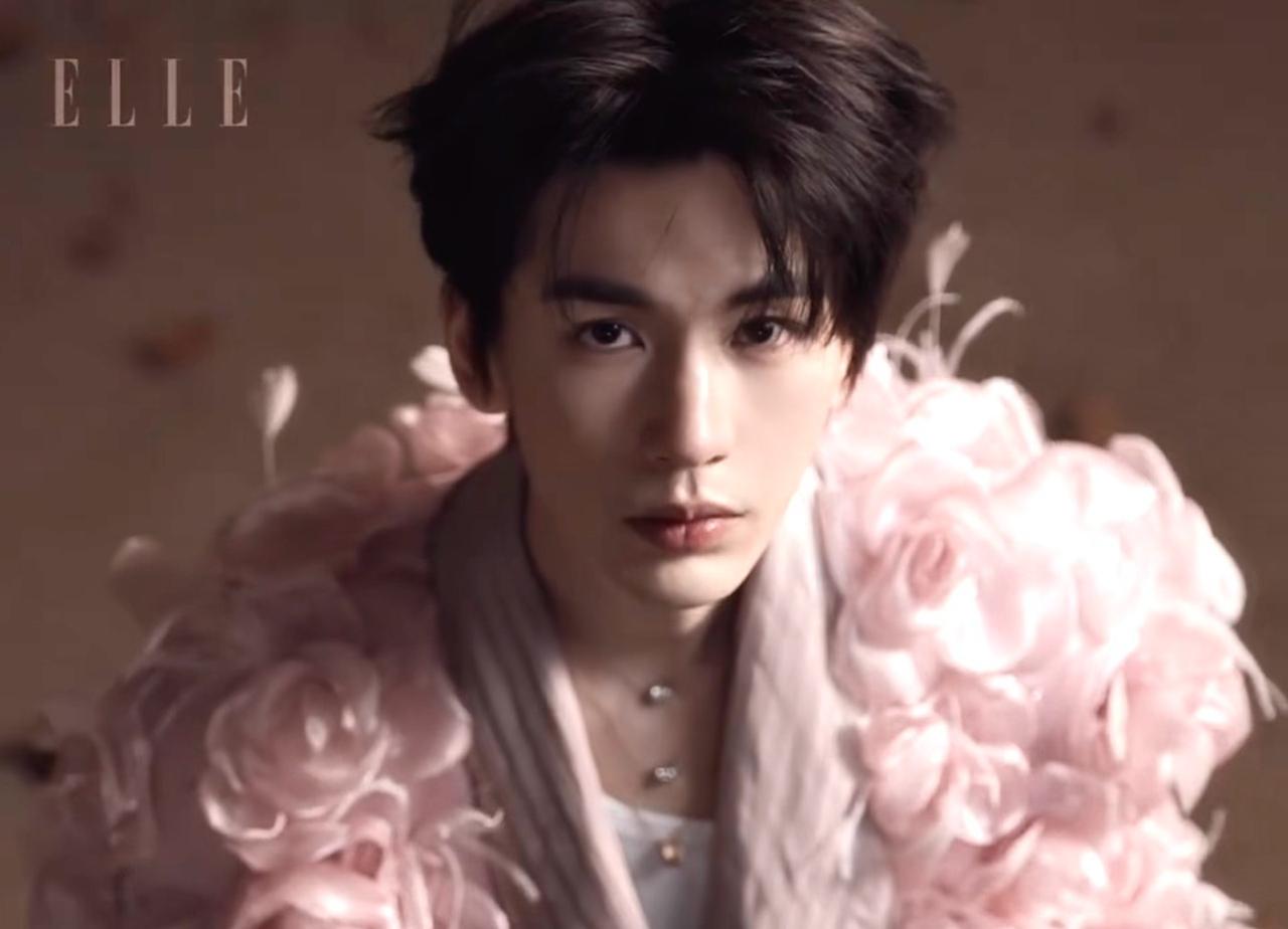 末日里的花朵王子🌸
封面呢内页呢大片呢我现在就要看

张凌赫末日里的花朵王子