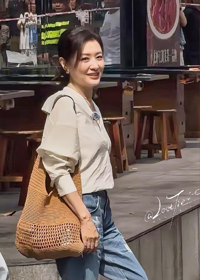 方媛一句话，把周涛给问破防了！综艺上，周涛随口提了一句，说自己是"北京第一个追采