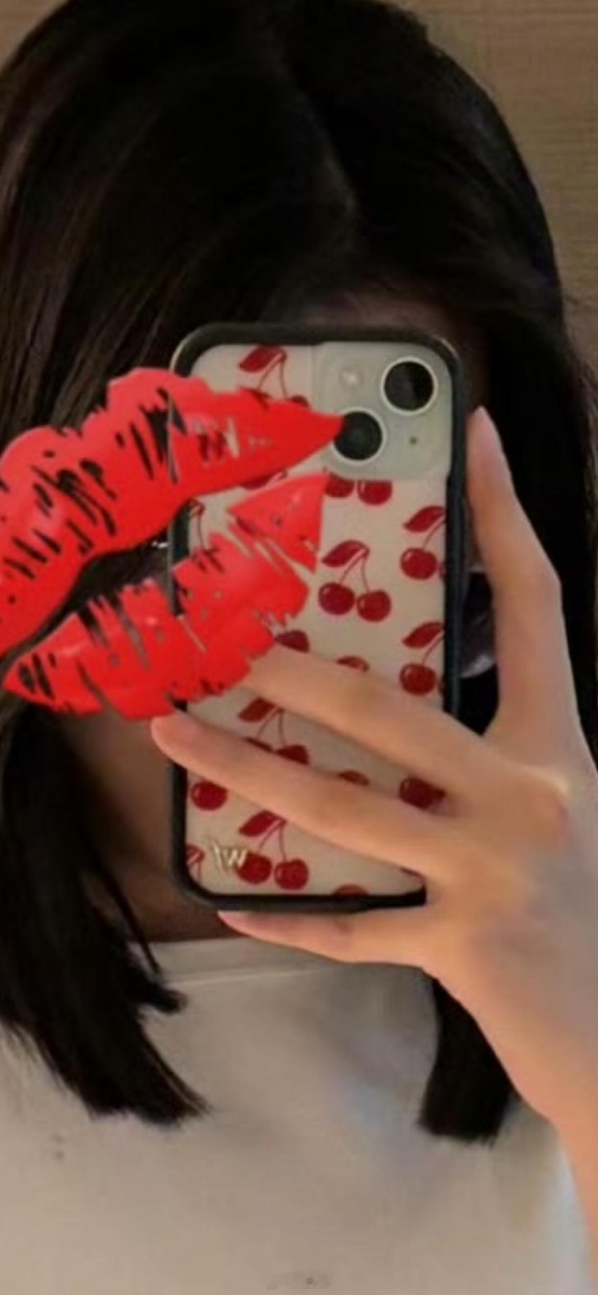 难得刷到一个好看的小姐姐用的是标准版iPhone！ 