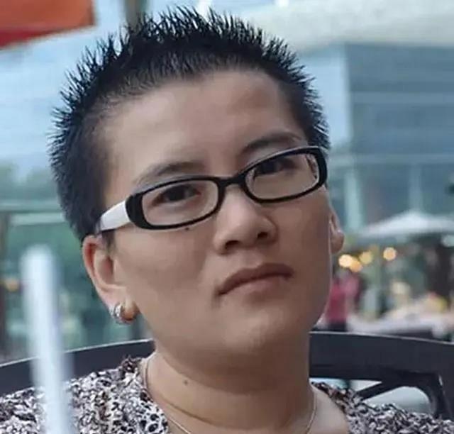 2005年，宁夏姑娘耿兰俊，做了国内首例“女变男”的手术，当男性器官被植入身体后