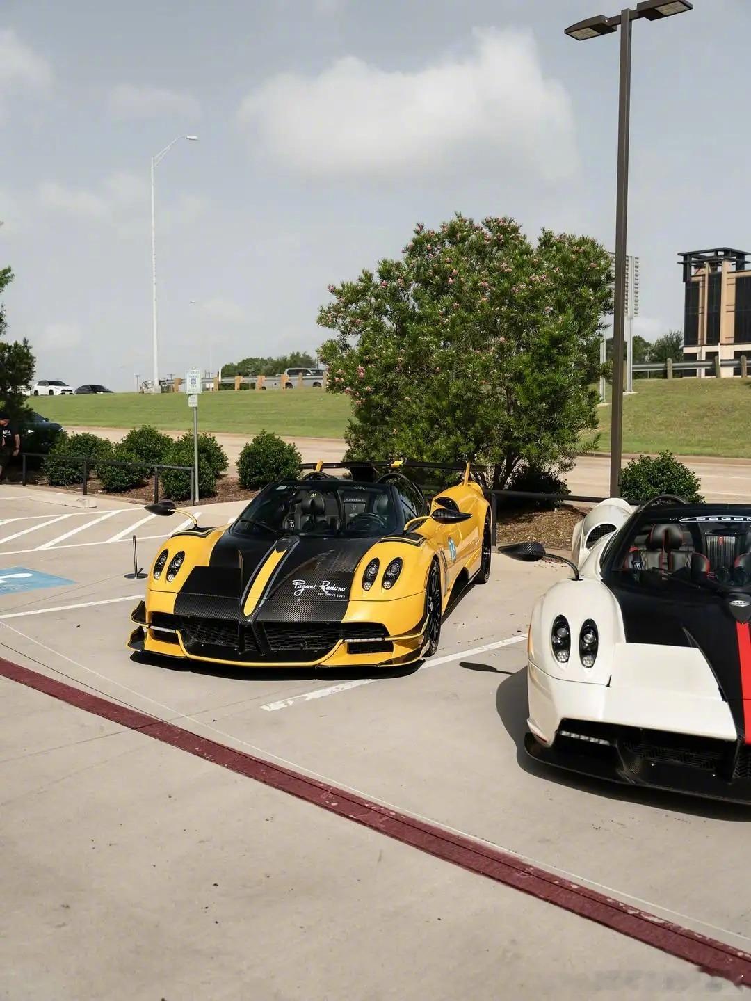 Pagani Huayra BC Roadster，黑黄经典永不褪色 ​​​