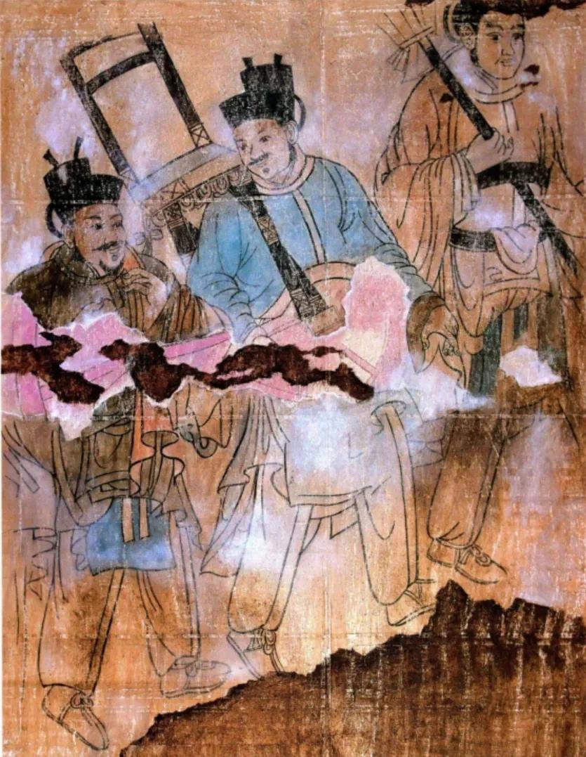 在宋代，交椅是身份和地位的象征。宋代上层士大夫、高官出游、巡行之时，常有侍从专门