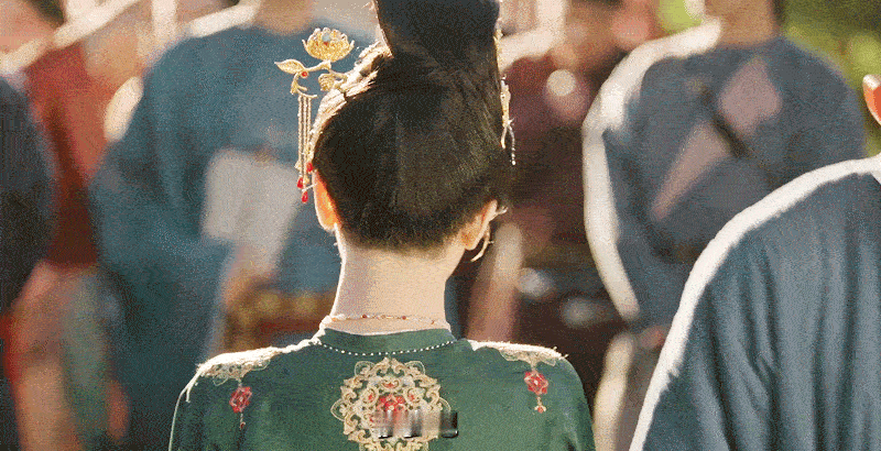 何惟芳要将命运握在自己手上  何惟芳可不是能被随意揉搓的泥娃娃。她深知刘家觊觎她