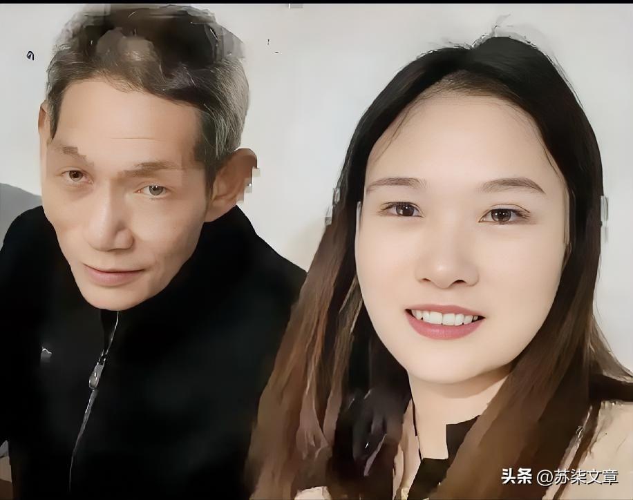 继父供我读到博士，我35岁这年，想给他买套房，去银行取钱时，柜员却说：您名下有一