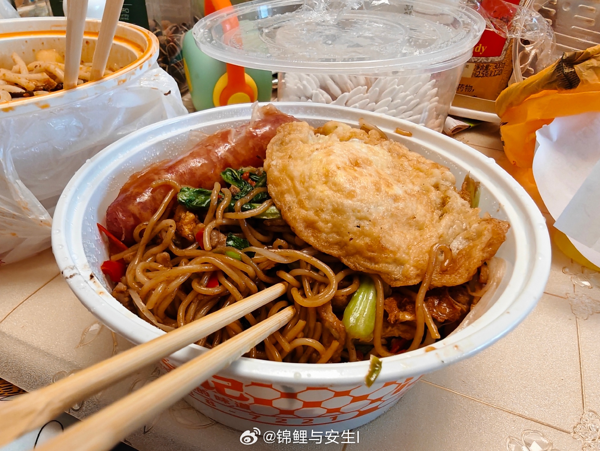 早安，各位！过往的烦恼不必随身携带，遗憾与得失都留在昨夜。人生从没有白走的路，每