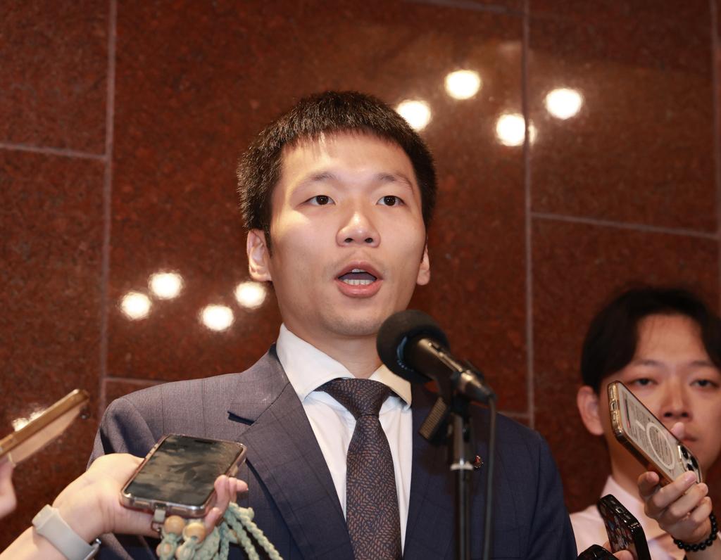 6月，岛内体坛资深人物、宏道基金会董事长兼中华奥会荣誉主席林鸿道突然宣布请辞“国