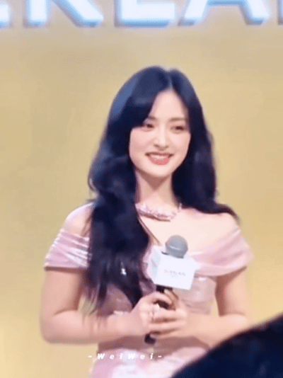 沈月路透你们懂这个小女孩可塑性有多强吗！！ ​​​