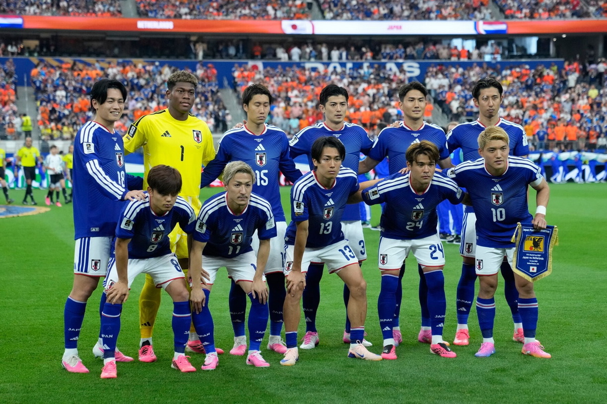 世界杯 日本队24号强奸犯是主力，首发出场了。 