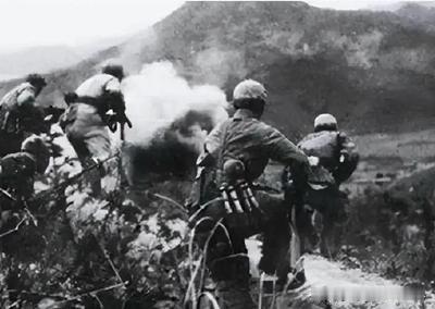 1935年，红军师长写好投降信准备带全师投敌，21岁政委连夜拍桌：绑了！多年后，