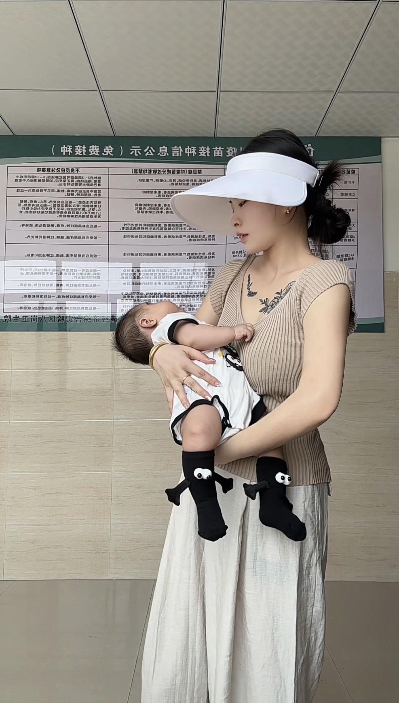 永远不要去责怪一个妈妈脾气暴躁你只看到了她的坏脾气你看到她带孩子的焦虑...