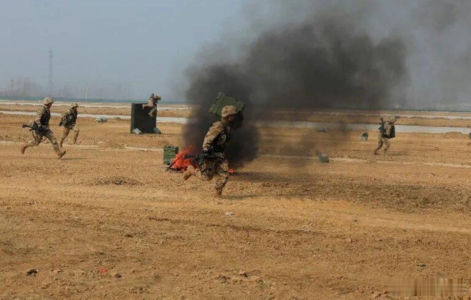 铸剑中原早安军营原原说早晚安 以“敢牺牲”的赤诚担起向战奋飞的千钧重任以“敢碰硬