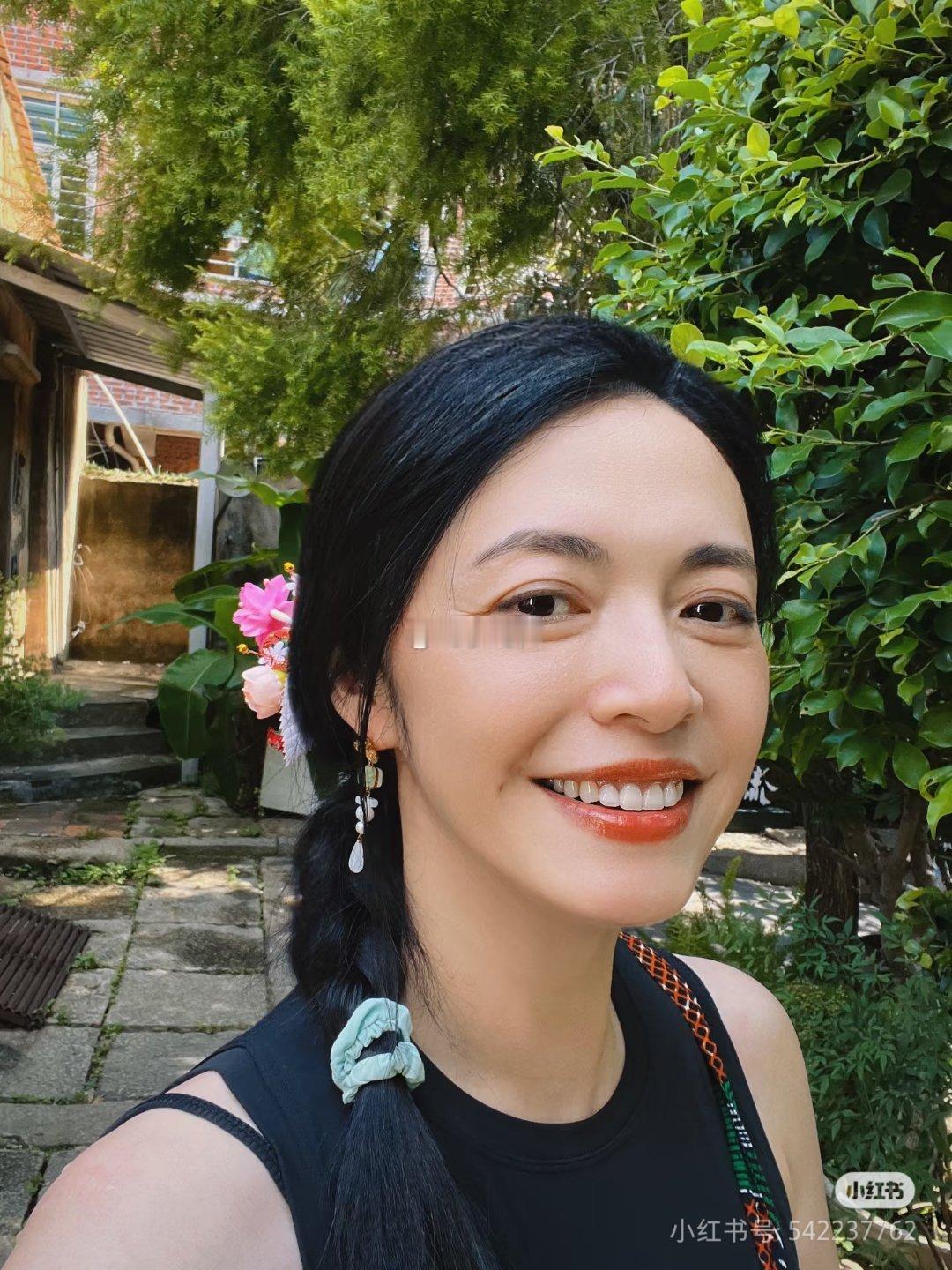 姐姐这状态真的超好，每天开开心心​​​