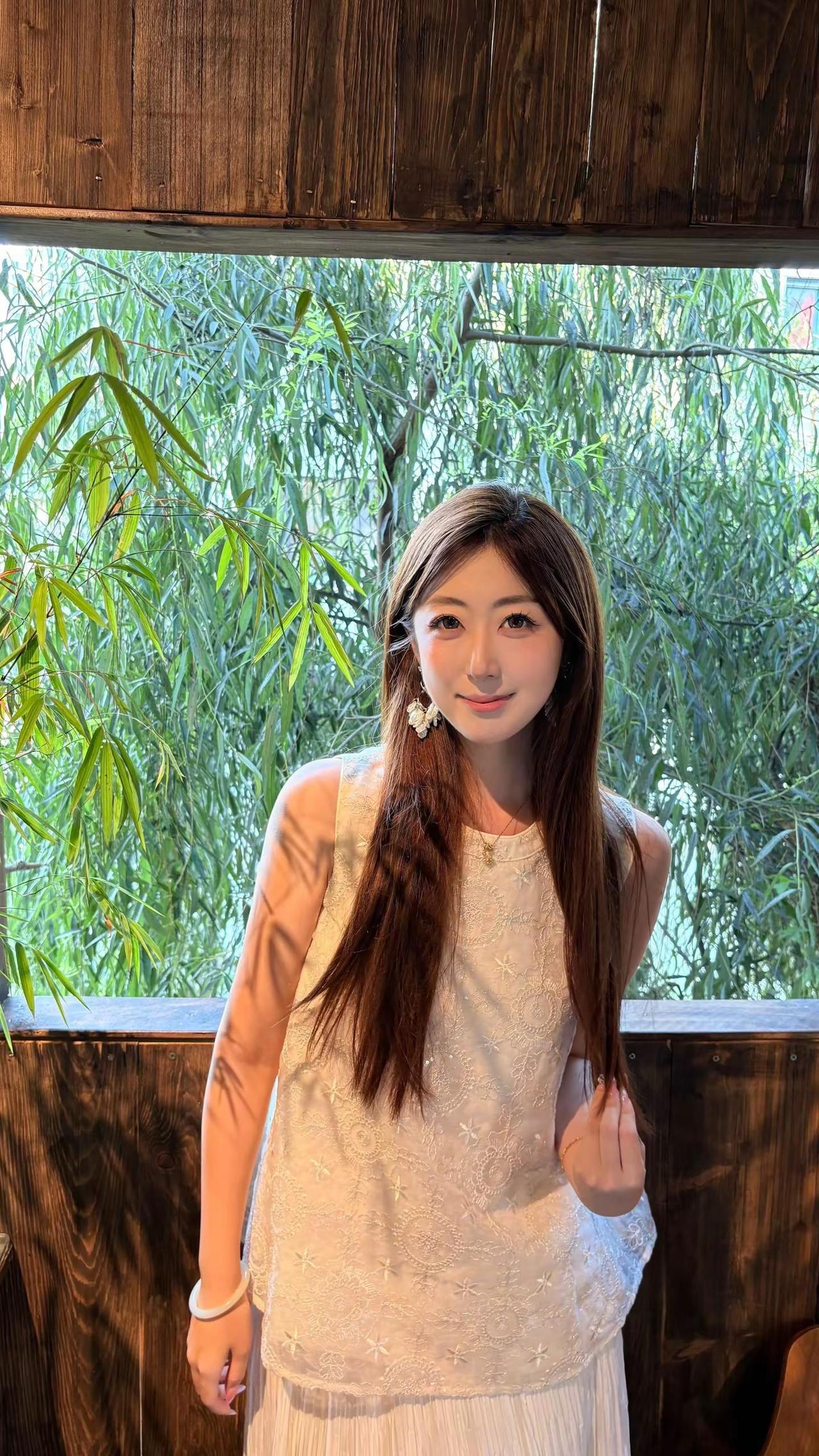 哭包小姐 展信佳 我依然坚信 人生而独行！张凌赫 这一秒过火 拍照姿势 出片