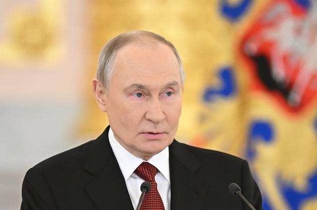 普京召集30多个国家大使，发表重要讲话，他说：“世界上有数十个国家的主权正遭受侵