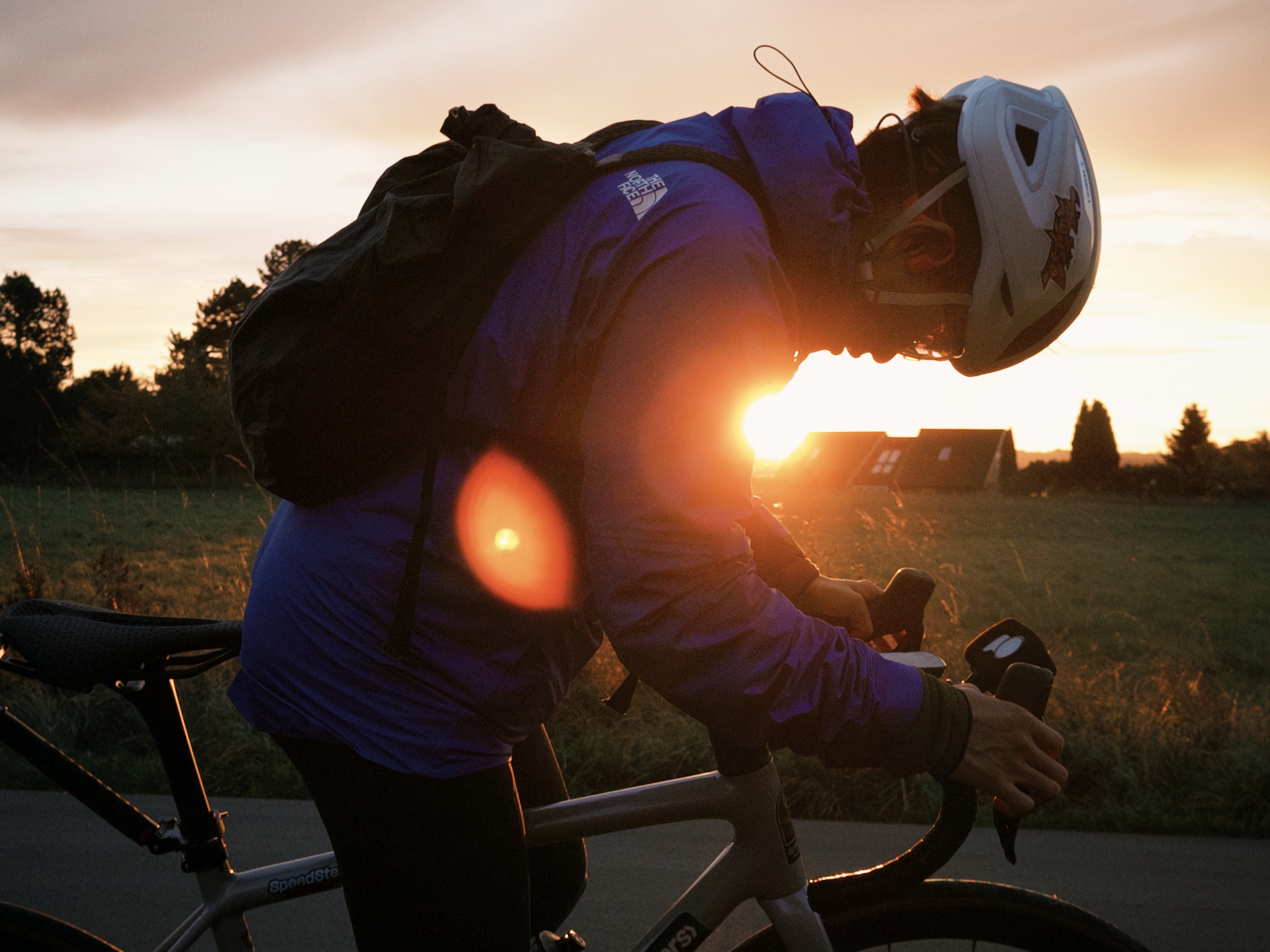 当日出正美，我为 拍的图一，图二是他为我拍的... ​​​