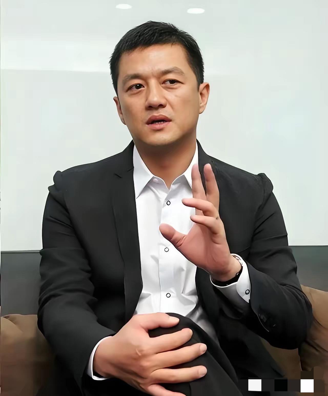 这下好了，不仅身边人知道，全国都知道了，李亚鹏在直播中透露嫣然医院的新院址已经确