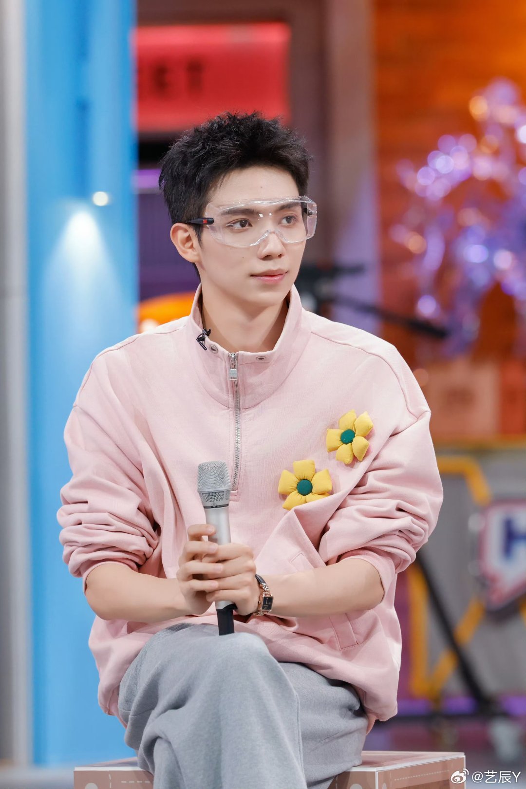 罗一舟二十有六山海任舟游 💚罗一舟霍旭 晚安一舟✨我对你的爱意泛滥四起 赤诚而